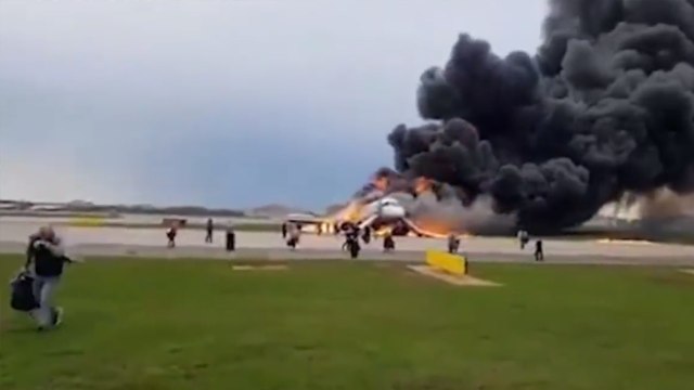 ரஷ்யாவில் தீ பற்றி எரிந்த விமானம்..41 பேர் பலியான பரிதாபம்