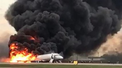 Russia में Emergency Landing के दौरान Flight में लगी आग, कई लोगों की मौत | वनइंडिया हिंदी