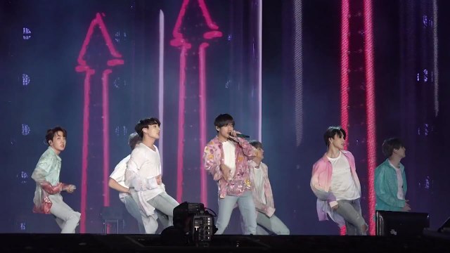 미국 로즈볼 공연 6만 팬 뒤흔든 방탄소년단 / YTN
