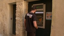 Les habitants de cette petite commune de l'Hérault se battent pour garder leur unique distributeur de billets