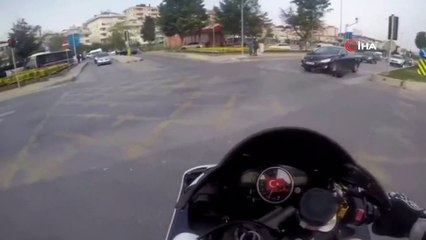 Otomobiliyle köpeğe çarptı sonra hiçbir şey olmamış gibi yoluna devam etti... O anlar kamerada