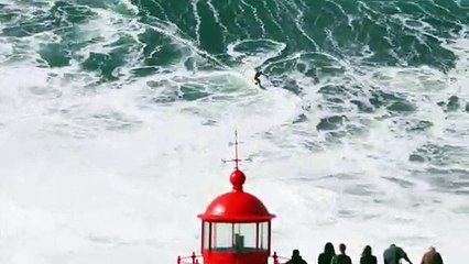 Il surf sur la plus haute vague au monde