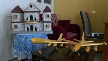 Maden ocaklarından topladığı taşlarla yaptığı maketler görenleri hayran bırakıyor