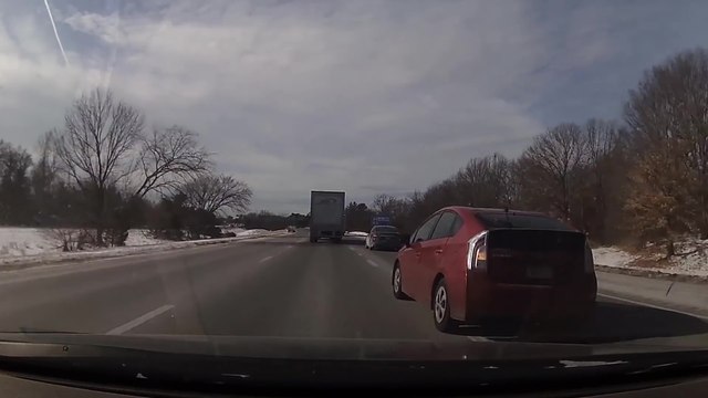 Un chauffard qui fait une double queue de poisson se fait instantanément karma par la police