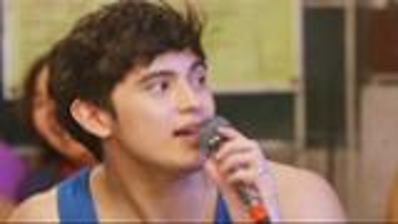 Clark at Leah, masayang kumanta kasama ang kanilang mga kapitbahay