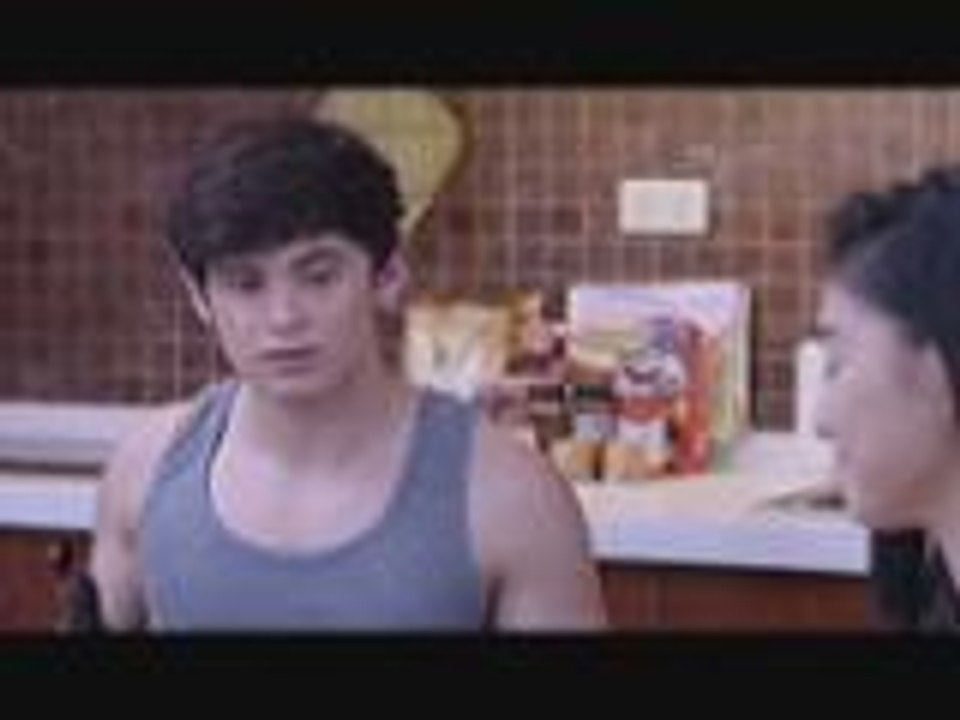 Leah, natulala habang nagsasalita si Clark