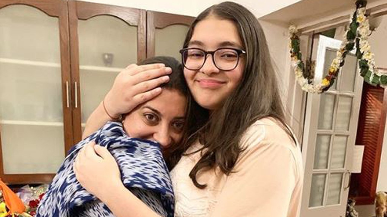 CBSE 10th Board Results : Smriti Irani की Daughter Zoe ने मारी बाजी, मिले इतने Marks| वनइंडिया हिंदी