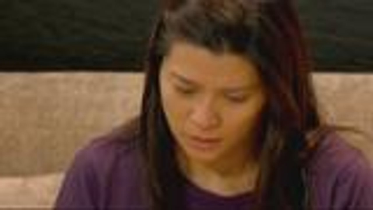 Laura, sinampal si Sara