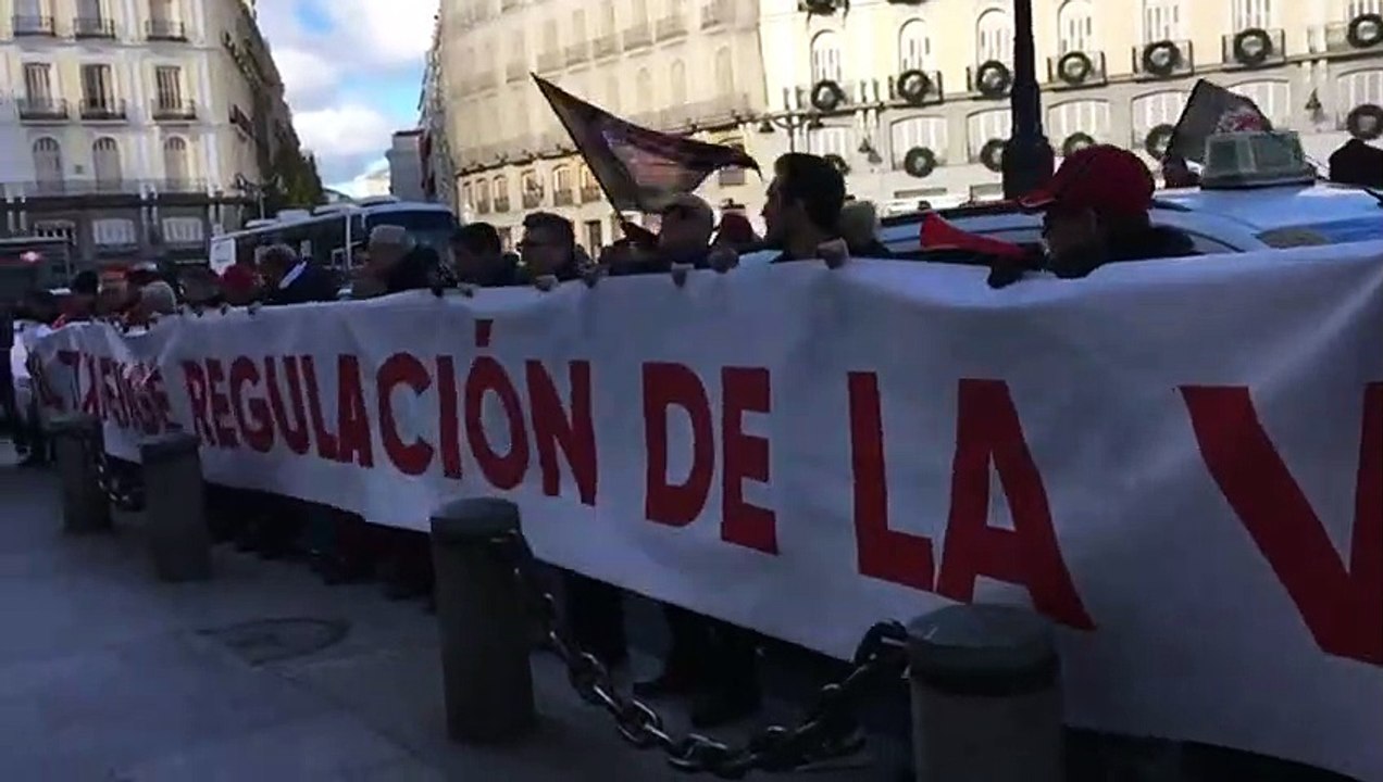 Taxistas se concentran en Madrid por "la falta de voluntad y desidia para que se regule la actividad de las VTC"
