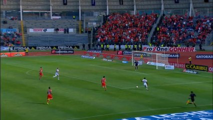 لقطة: كرة قدم: الدوري المكسيكي الممتاز: سيزار يخطف الأضواء في فوز لوبوس