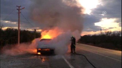 Sarayköy'de Seyir Halindeki Otomobil Yandı