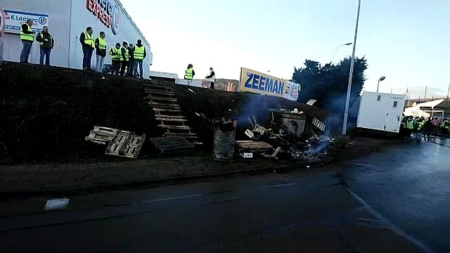 Les gilets jaunes au rond-point de Noidans-lès-Vesoul