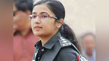 Pakistan की जांबाज Lady Police Officer Suhai Aziz जो Social Media पर कर रही है Trend| वनइंडिया हिंदी