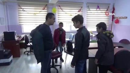 Görmemesi Öğretmesine Engel Değil