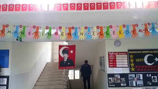 Öğretmenler Öğrenci, Öğrenciler Öğretmen Oldu