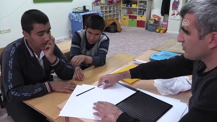 Aynı kaderi paylaştığı öğrencilerinin gönlüne de dokunuyor - ADIYAMAN