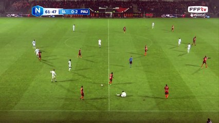 Gueye reste au sol après avoir subit un tacle.
