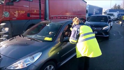 Gilets jaunes: l'accès à l'A42 bloqué