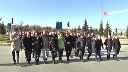 Yüzlerce Öğretmen Şehit Öğretmenlerin Anısına Yürüdü