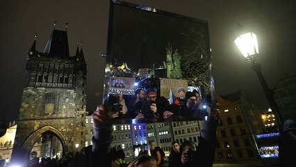 Cientos de checos salen a las calles para pedir la dimisión de su primer ministro