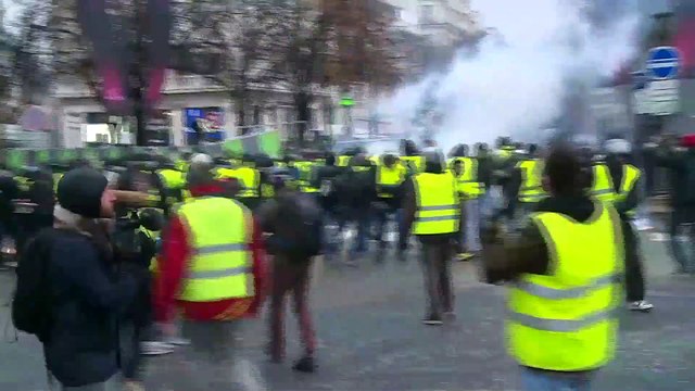 Gilets jaunes : fortes tensions sur les Champs-Élysées