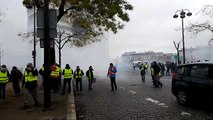 Gilets jaunes à Paris : les gilets jaunes sont éparpillés dans toutes les rues