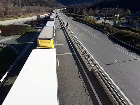 Gilets jaunes : à Saint-Michel-de-Maurienne, les voitures circulent de nouveau.