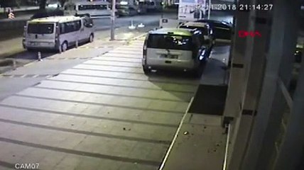 Suç kaydı bulunması nedeniyle taksici olamayan adam odaya saldırdı