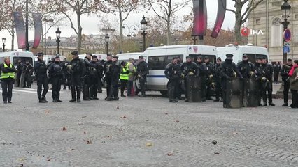 Fransa'da Sarı Yelek'lilerin 'Şiddetli' Eylemleri Devam Ediyor