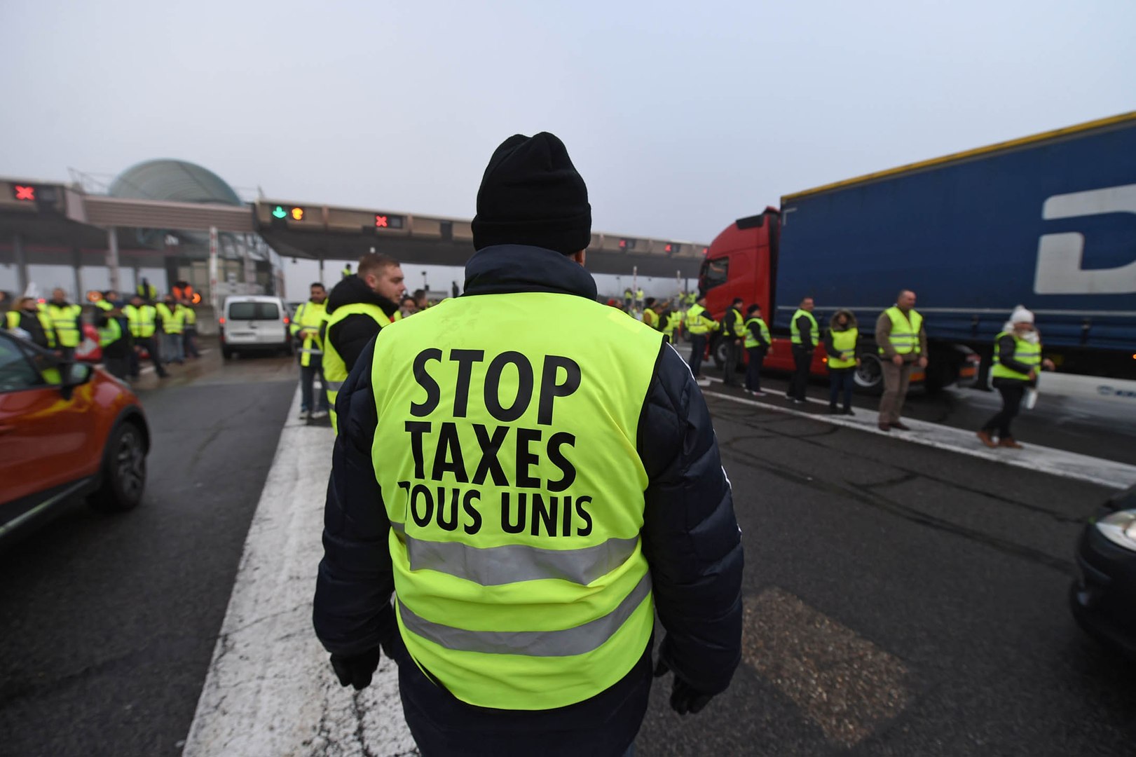 Reventin Vaugris Samedi 24 Novembre Les Gilets Jaunes à La Barrière De Péage