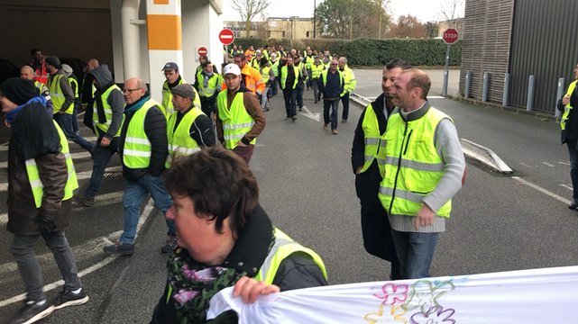 Gilets jaunes. Alencon. Environ 120 manifestants dans la galerie du Centre Leclerc