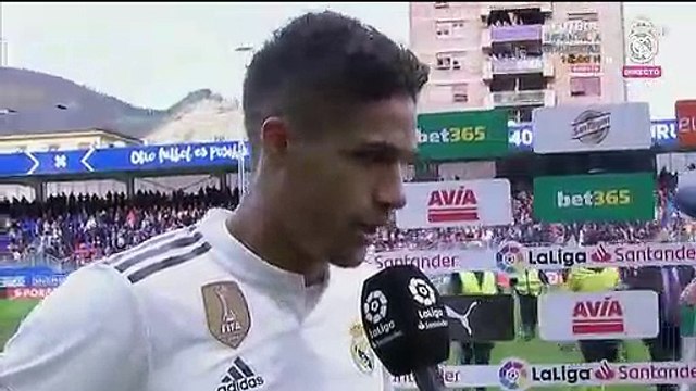 Varane: Es un problema colectivo, no hemos estado ni cómodos ni unidos