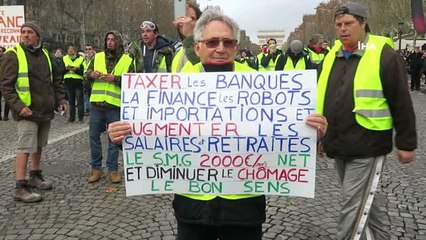 Fransa'da Sarı Yelek'lilerin 'Şiddetli' Eylemleri Devam Ediyor