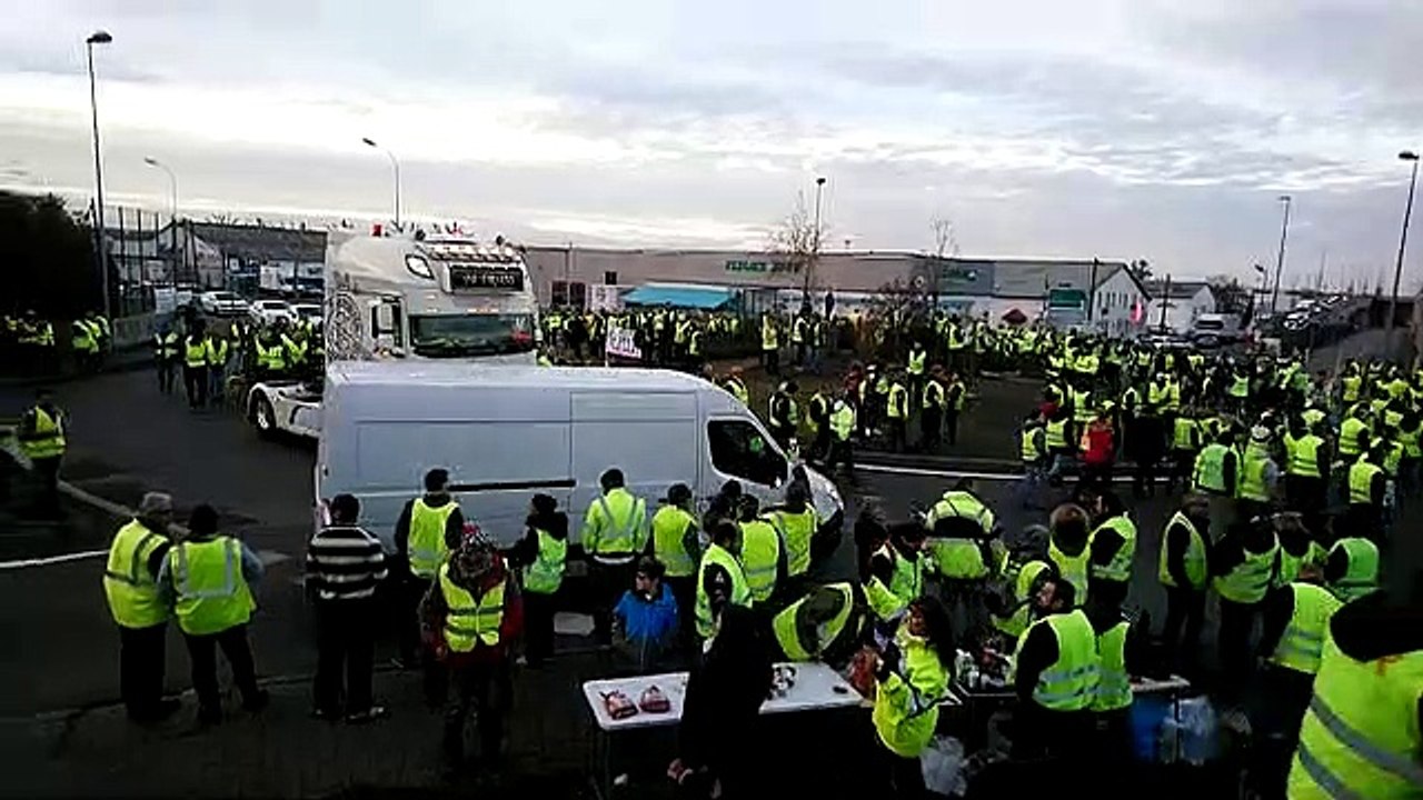 Des centaines de gilets jaunes au rondpoint de Noidans les Vesoul