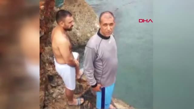 Hatay Eğitimciler, Öğretmenler Günü'nü Denizde Yüzerek Kutladı