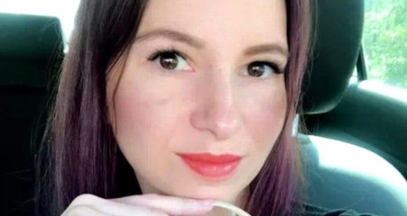 Genç Kadının 4 Yıldır Kesmediği Tırnakları, 12 Santim Uzadı