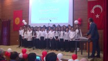 Kırgızistan'da 24 Kasım Öğretmenler Günü Kutlaması