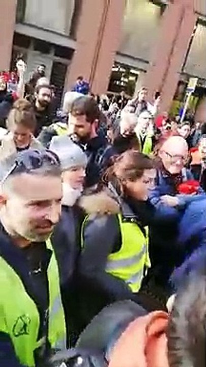 Gilets jaunes : l’équipe de BFM TV échappe à une tentative de lynchage à Toulouse