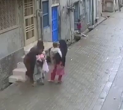 Quand un mendiant retrouve l'usage de ses jambes ! Joli... ahaha