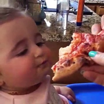 Cette maman arnaque son fils pour lui faire manger des légumes... Joli