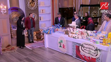 عمرو أديب مندهشاً: "خريجة إعلام وبتشتغلي فى زجاج السيارات".. قصة مشوقة لفتاة مصرية إنتاجها يغزو 13 دولة!