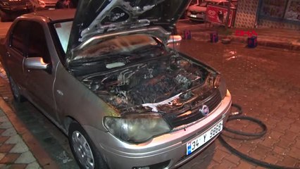 İstanbul Sultangazi'de Park Halindeki 11 Otomobil Kundaklandı