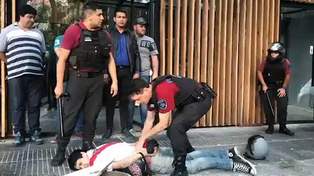 Финал Кубка Либертадорес отложен из-за нападения на гостей