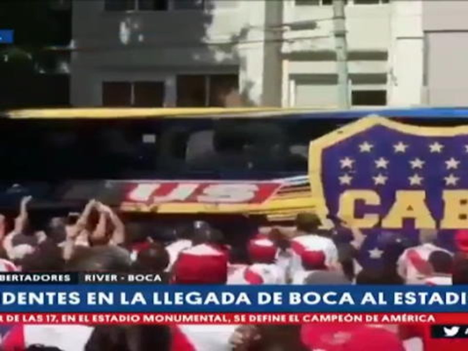 لقطة: كوبا ليبرتادوريس: مشجّعو ريفر بليت يعتدون على حافلة بوكا جونيورز