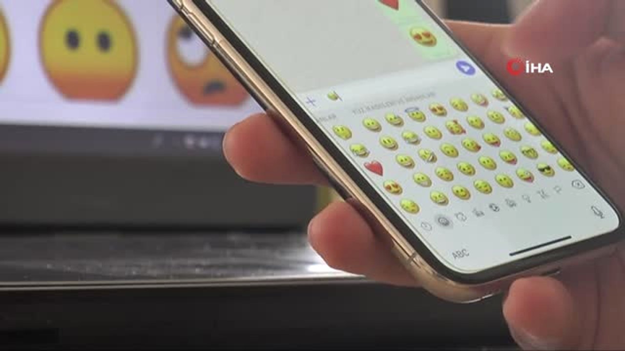 Psikolog Aslı Özsoy: "Genel Olarak Erkekler Kadınlara Göre Daha Fazla Emoji Kullanımı Yapmakta"