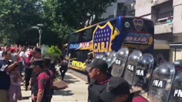 كرة قدم: كوبا ليبرتادوريس: تأجيل إياب الدور النهائي بعد الإعتداء على حافلة بوكا جونيورز