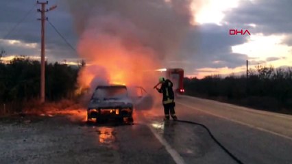 Seyir halindeki otomobil alev topuna döndü