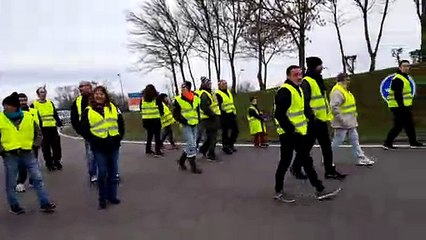 Les Gilets jaunes au rond-point de la zone de Ligerval à Digoin