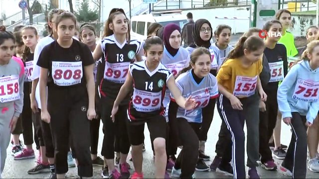 Gaziosmanpaşa'da gerçekleşen kros müsabakalarında öğrenciler kıyasıya yarıştı