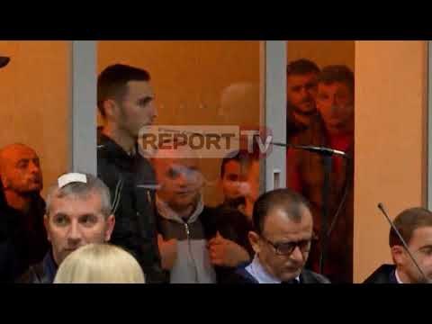 Report TV - Protestuesit në gjykatë, deputetët e PD tentojnë të hyjnë me forcë